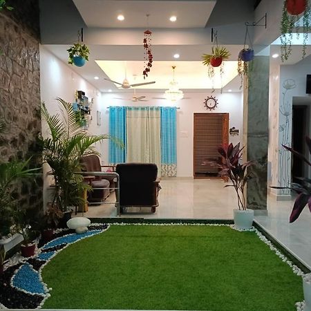 Ezhilagam Stays Chennai Exterior foto
