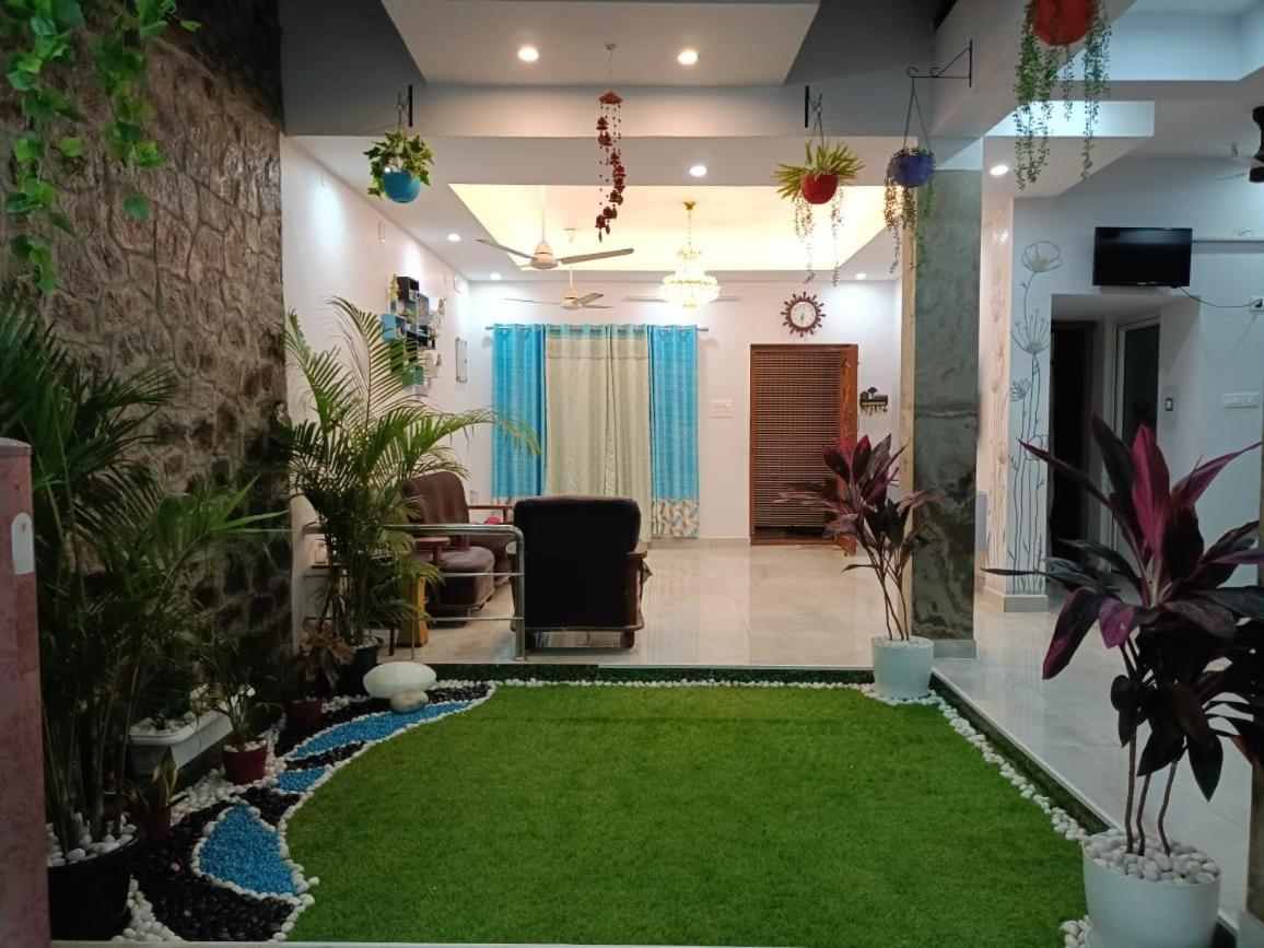 Ezhilagam Stays Chennai Exterior foto
